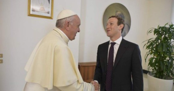 El papa Francisco recibe a Mark Zuckerberg, fundador de Facebook