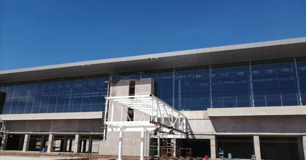 Instalan estructuras de las siete mangas en aeropuerto de Palmerola