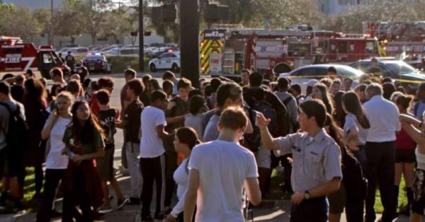 Un estudiante herido deja tiroteo en colegio de Florida, EEUU