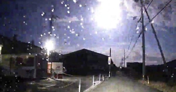 Video viral: Graban la caída de un luminoso meteorito en Japón