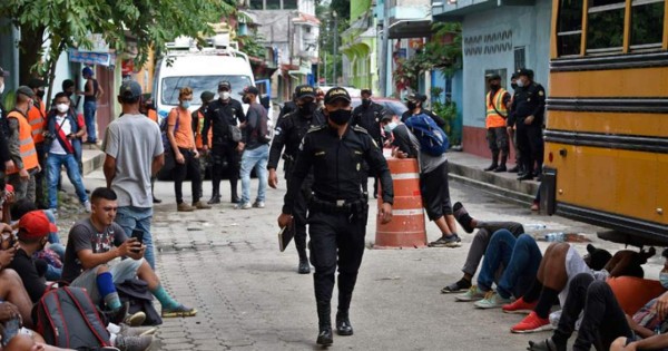 Guatemala analizará el operativo migratorio de agentes de EEUU que capturaron a hondureños