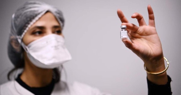 Pfizer dice que su vacuna parece eficaz contra nuevas variantes de Covid-19