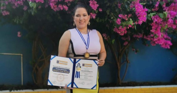 Universitaria hondureña se gradúa con excelencia académica y su mensaje se vuelve viral