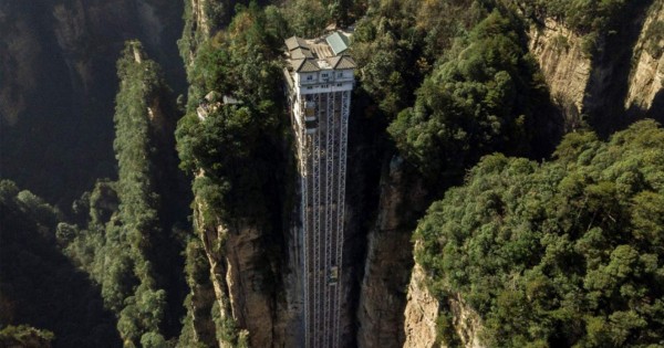 Video: El gigantesco ascensor de vidrio en China que inspiró el paisaje de Avatar