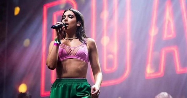 Dua Lipa deleita a sus fans con el show virtual 'Studio 2054'