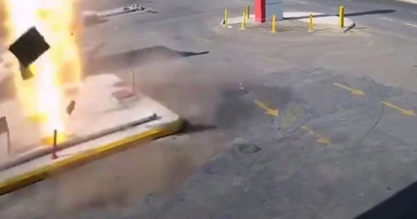 Video viral: la mega explosión de un depósito subterráneo de combustible