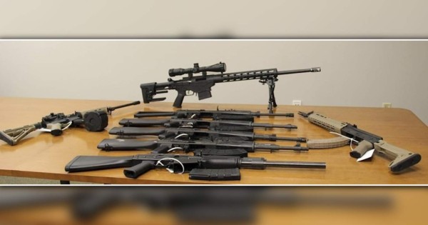 EEUU halla armas de asalto escondidas en sofás en la frontera con México