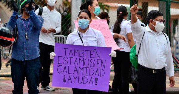 Exempleados de restaurantes cerrados por pandemia piden bono al Gobierno