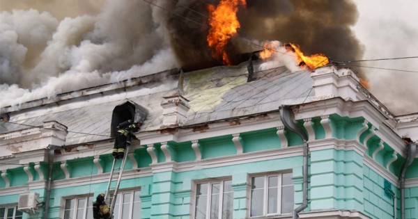 Héroes sin capa: Cirujanos rusos operan a corazón abierto en medio de un incendio