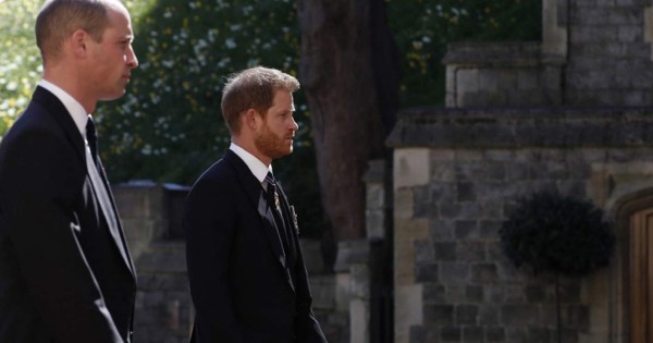 Los príncipes William y Harry se reencuentran en el funeral del príncipe Felipe