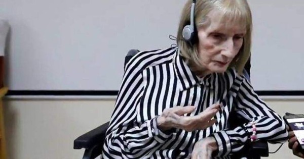 La emotiva reacción de una bailarina con alzheimer al escuchar 'El lago de los cisnes'