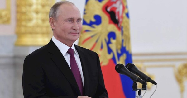 Putin ordena comenzar la vacunación masiva contra covid-19