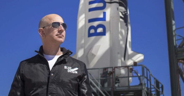 Pagan 28 millones de dólares por viajar al espacio junto a Jeff Bezos