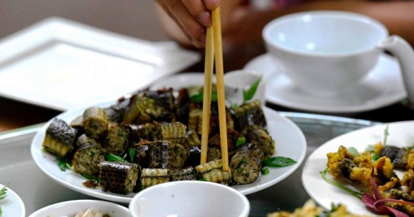 Serpientes fritas o como salchichas, el extravagante plato vietnamita