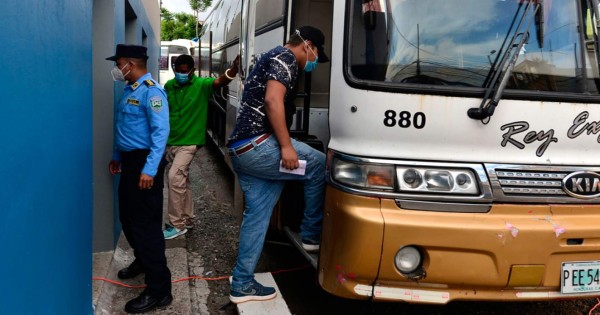 Pocos pasajeros en la reactivación de vuelos y transporte terrestre en Honduras