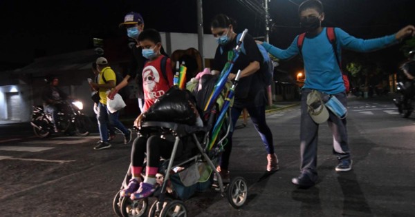 Sale de Honduras hacia Estados Unidos otra caravana de migrantes