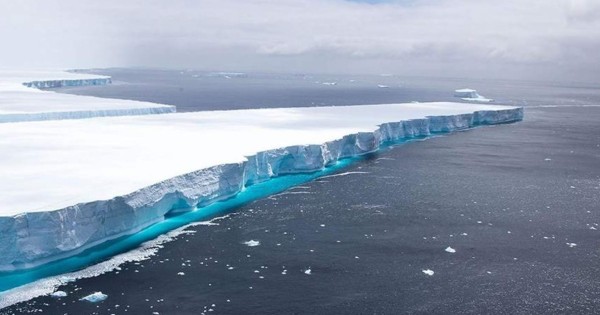 Alerta: El iceberg más grande del mundo se desprende de la Antártida y viaja sin rumbo