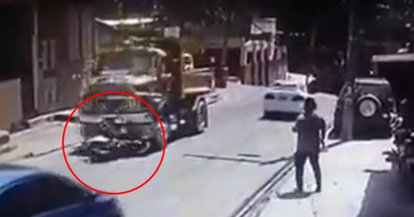 VIDEO: Motociclista muere aplastado por una volqueta en Tegucigalpa