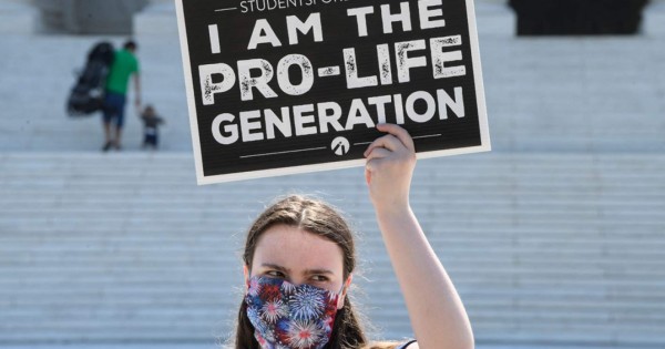 El derecho al aborto en Estados Unidos pende de un hilo