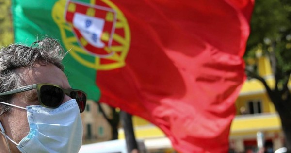 Portugal supera las 2,000 muertes en su peor fin de semana de contagios