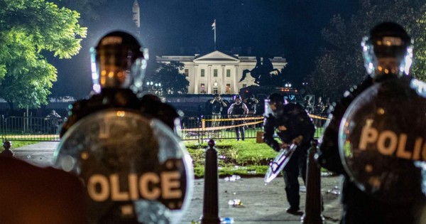 Jueza desestima demandas contra Trump por carga policial frente a la Casa Blanca