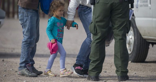 Biden aún no halla a todos los niños migrantes que Trump separó de sus padres