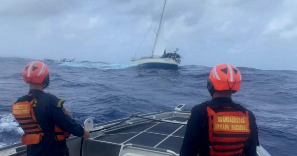 Rescatan en aguas colombianas a estadounidenses que salieron de Roatán