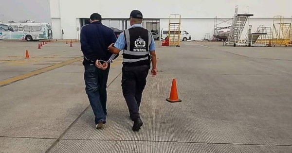 Llega hondureño deportado que vivió prófugo 16 años en EEUU