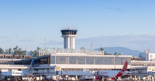 Grupo hondureño-alemán operará terminal de carga de aeropuerto de El Salvador