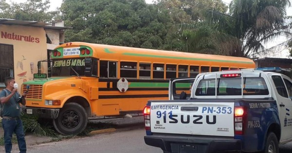 Ultiman a balazos a conductor de bus de La Ceiba