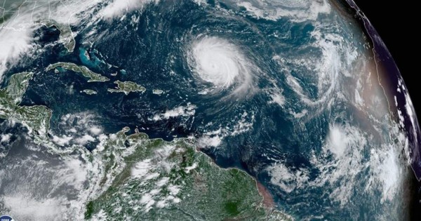 La tormenta Beta amenaza la costa de EEUU y el huracán Teddy a Bermudas