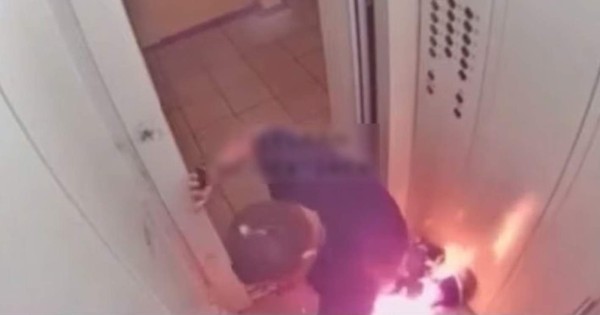 Video viral: hombre se prende en llamas en elevador y se salva de milagro