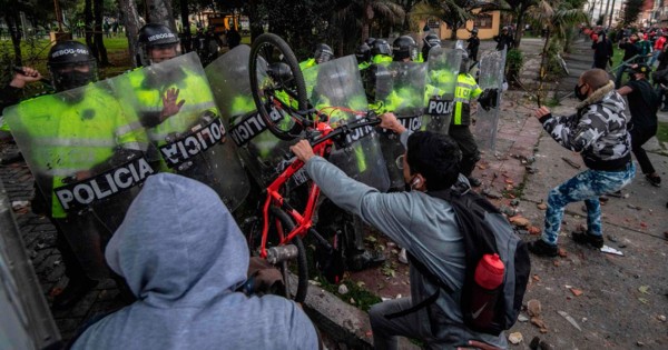 Siete muertos en protestas por violencia policial en Colombia
