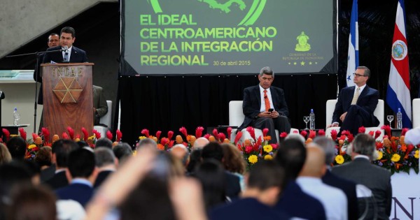 Juan Orlando: 'La unión aduanera centroamericana sí es posible'