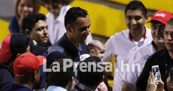 Keylor Navas fue conquistado por una pequeña en Honduras