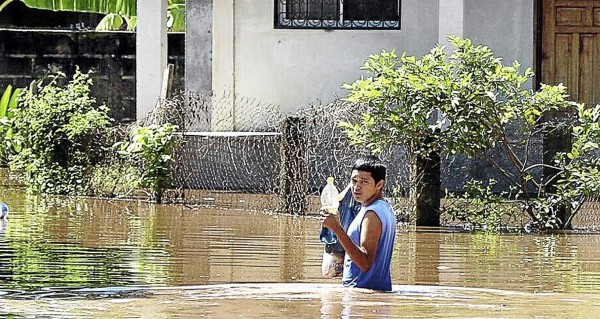 Hay inundados en El Progreso por desbordamiento del río Ulúa.