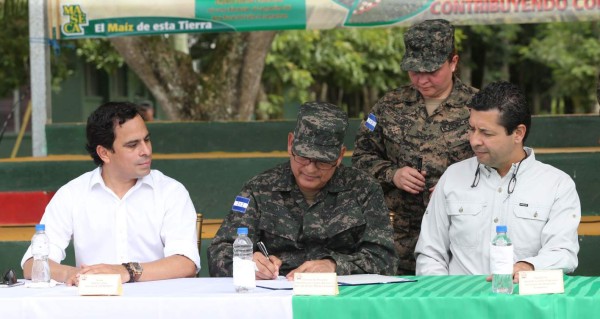 Cultivarán maíz en batallones de Honduras