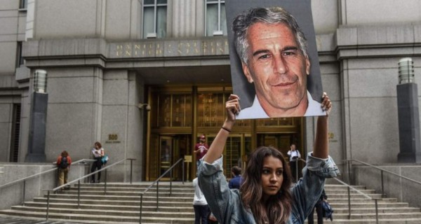 Estremecedor relato de una víctima de Jeffrey Epstein, el magnate que se suicidó