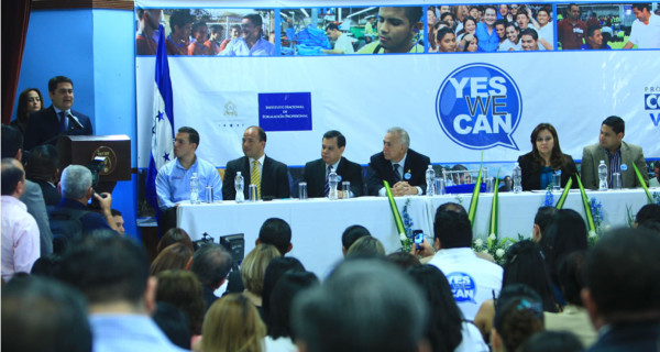 Presidente de Honduras inaugura programa de inglés