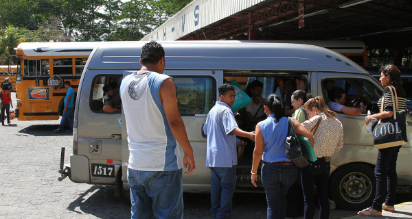 Universitarios hartos de asaltos en buses de la Unah-vs