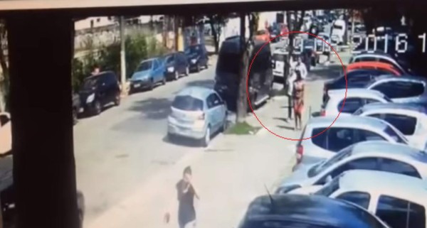 Video: Asaltó a la persona equivocada y terminó muerto