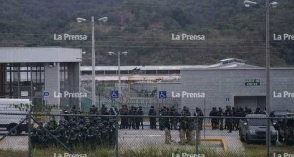 Fuertes operativos en centros penales La Tolva y El Pozo