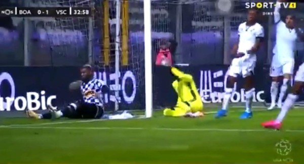 Video: La terrible falla de Jorge Benguché en el Boavista - Vitória Guimarães