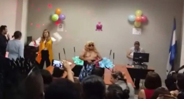 Investigan escandalosa fiesta filtrada en video en sala de la Corte