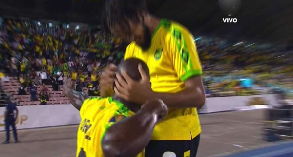 ¡Era fuera de juego! El polémico gol de Jamaica que abrió el marcador ante Honduras