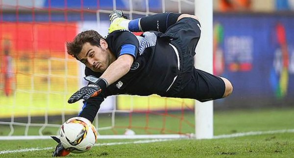 Casillas le da triunfo al Porto en juego contra el Valencia