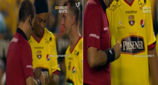 Árbitro le pidió un autógrafo a Ronaldinho en pleno juego