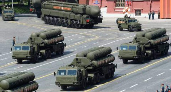 Rusia despliega sistemas antiaéreos S-400 a frontera con países miembros de la OTAN