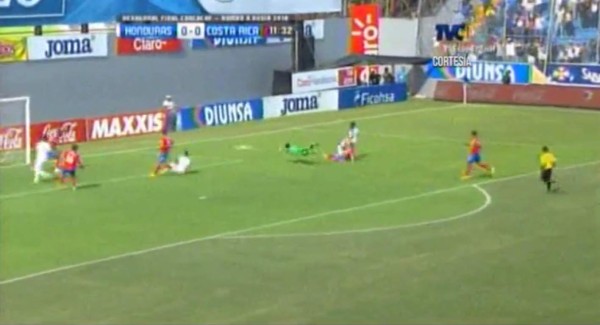 Video: El increíble gol que fallaron Andino y Elis ante Costa Rica