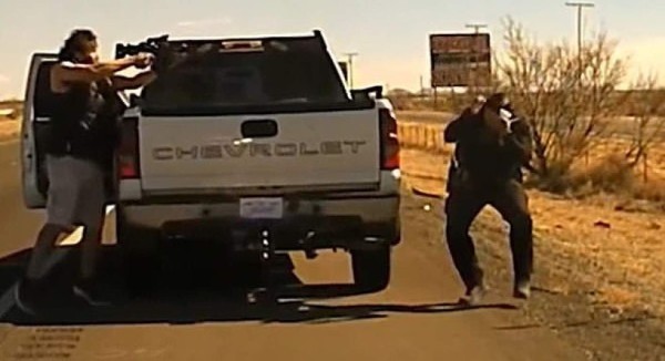 Video muestra ejecución de un policía a plena luz del día en Nuevo México